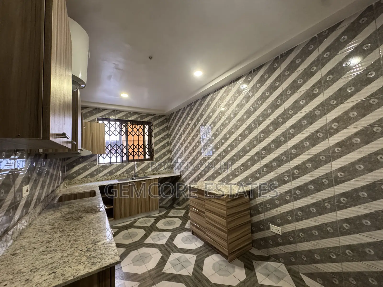 3bdrm Apartment in Trasacco Police, East Legon for rent