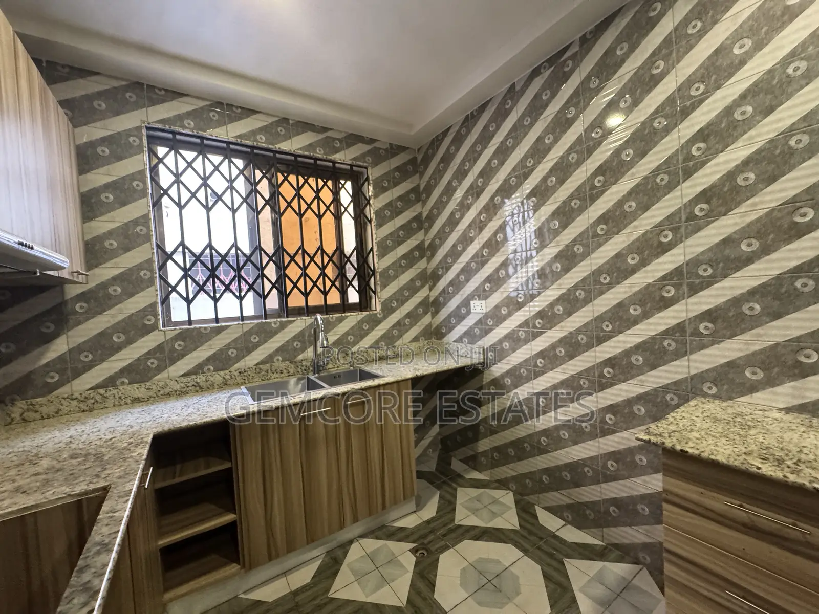 3bdrm Apartment in Trasacco Police, East Legon for rent