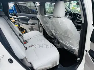 Toyota Highlander LE Plus 2019 White