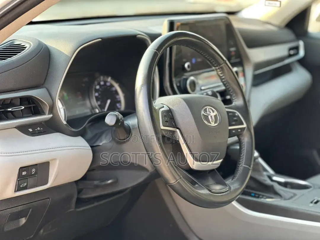Toyota Highlander XLE AWD 2023 White