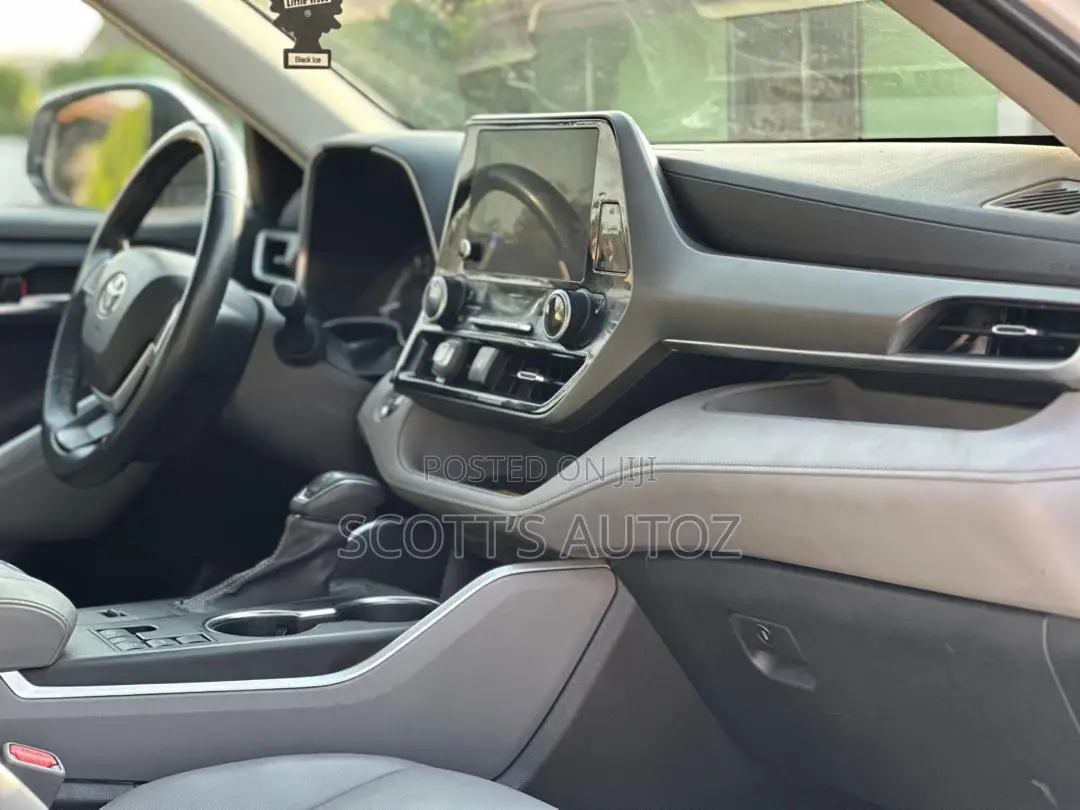 Toyota Highlander XLE AWD 2023 White