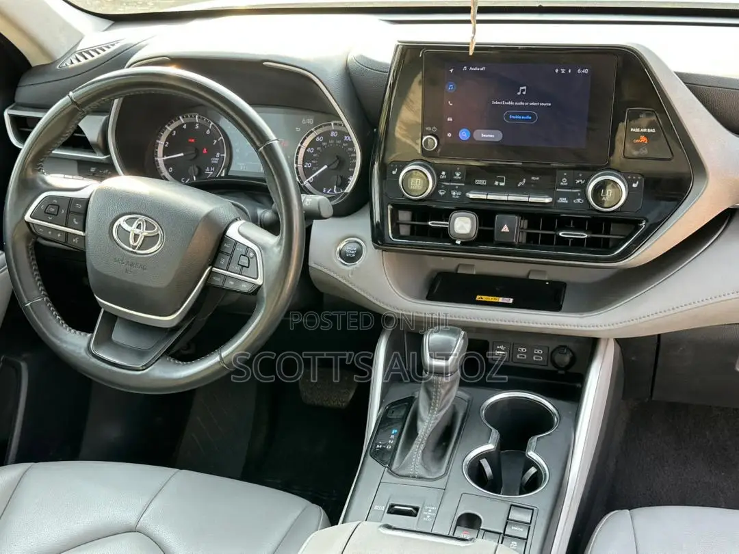 Toyota Highlander XLE AWD 2023 White