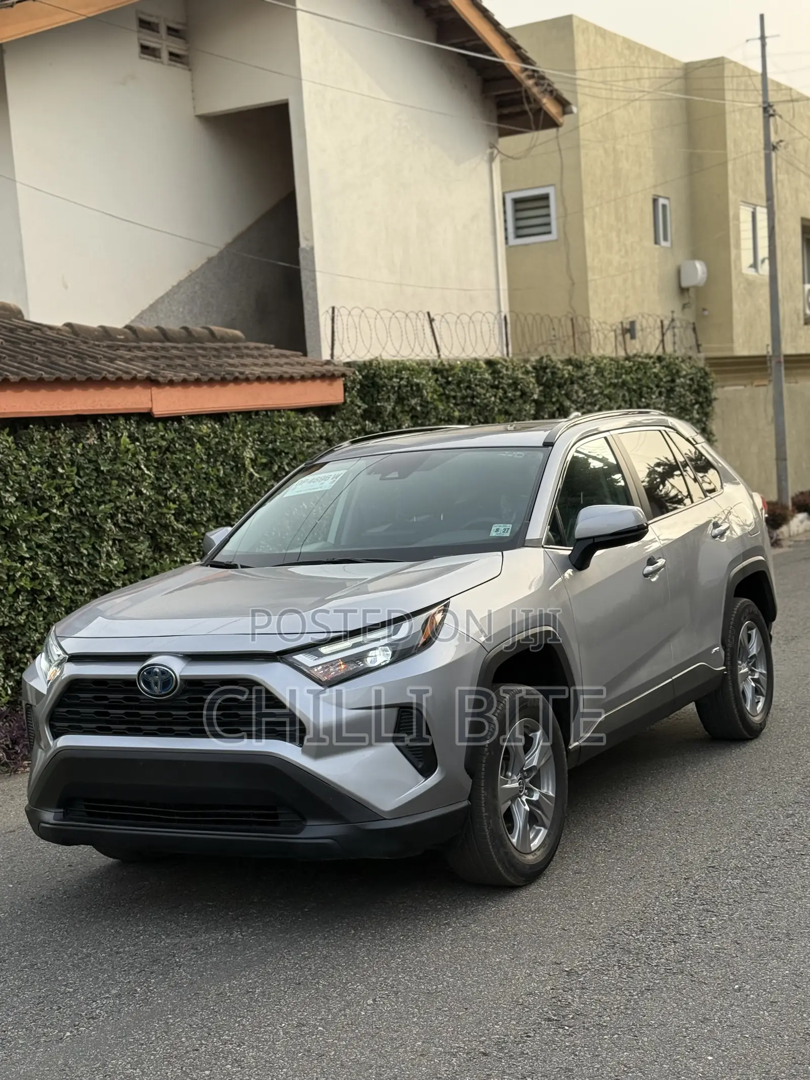 Toyota RAV4 XLE 2022 Silver