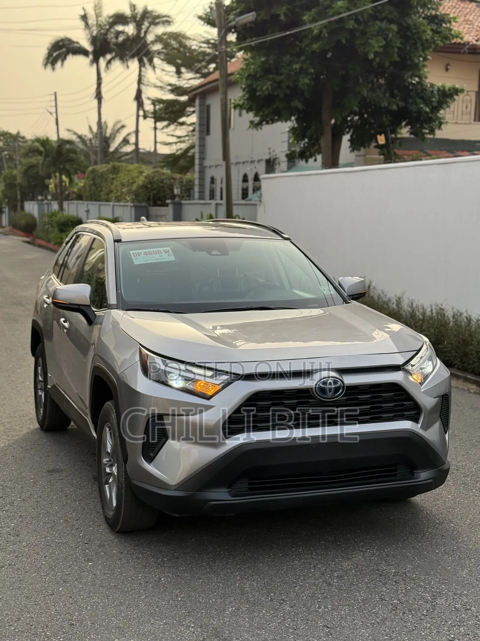 Toyota RAV4 XLE 2022 Silver