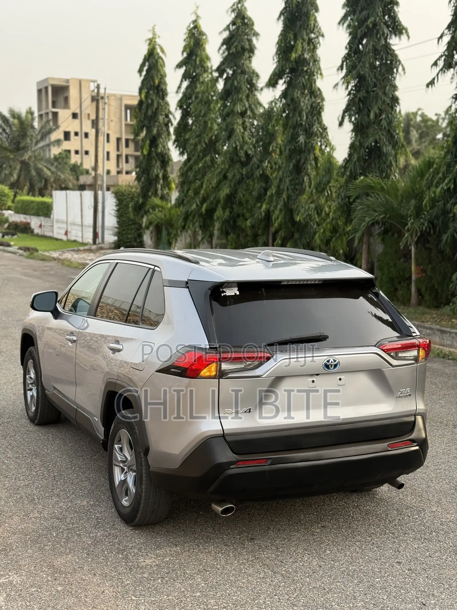 Toyota RAV4 XLE 2022 Silver