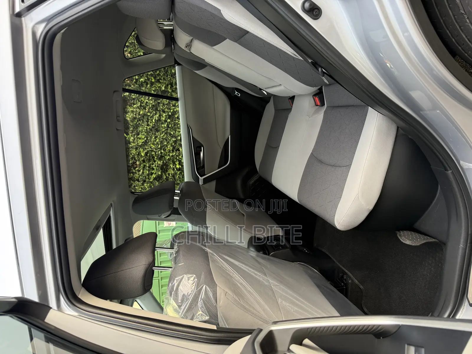 Toyota RAV4 XLE 2022 Silver