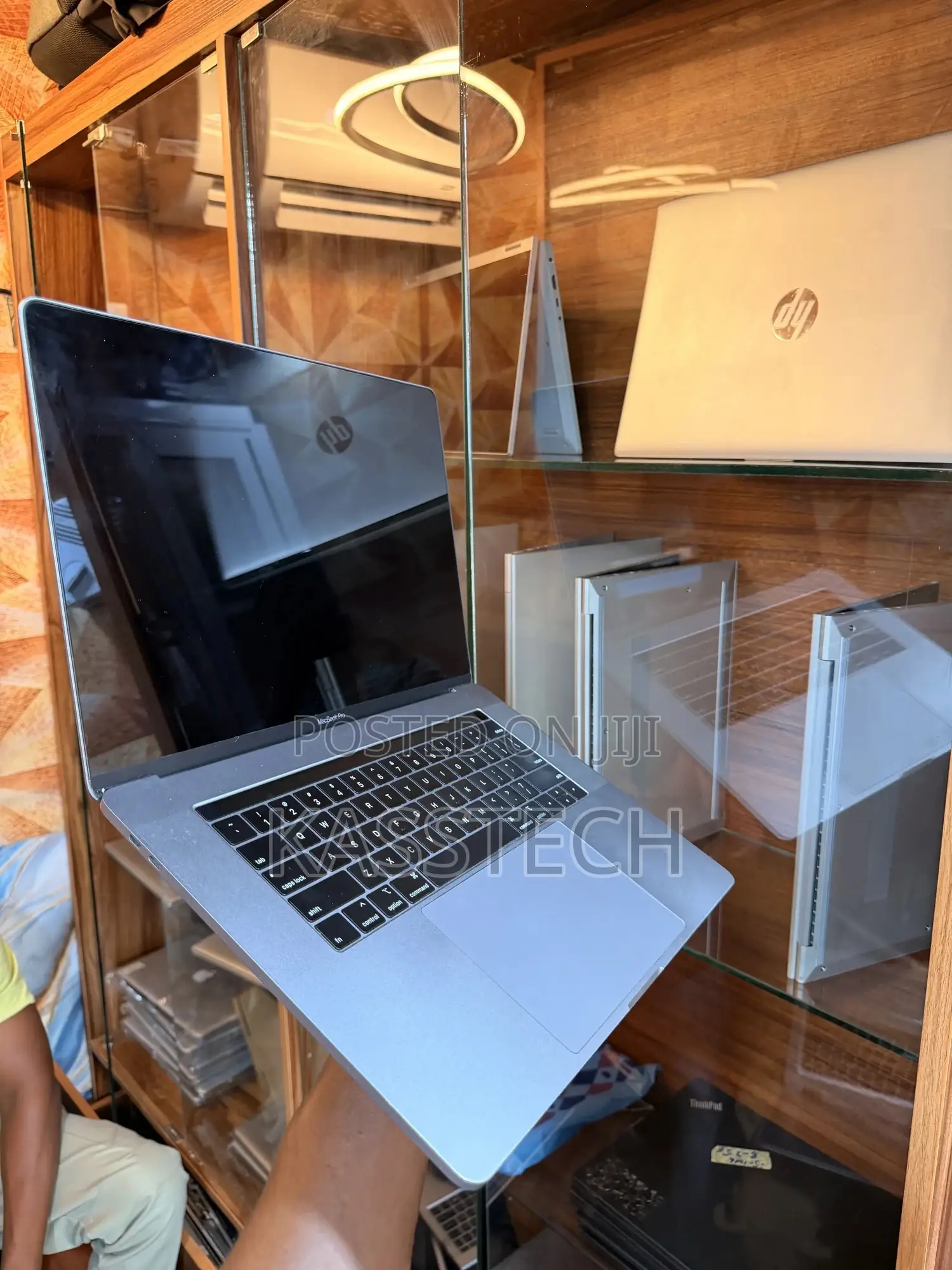 Laptop Apple MacBook Pro 2018 16GB Intel Core I7 SSD 256GB