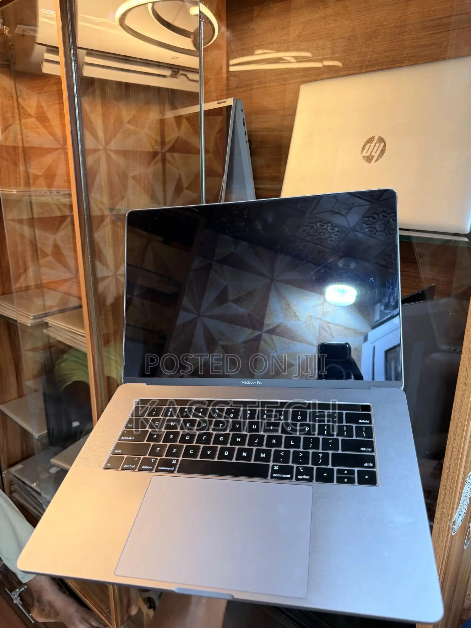 Laptop Apple MacBook Pro 2018 16GB Intel Core I7 SSD 256GB