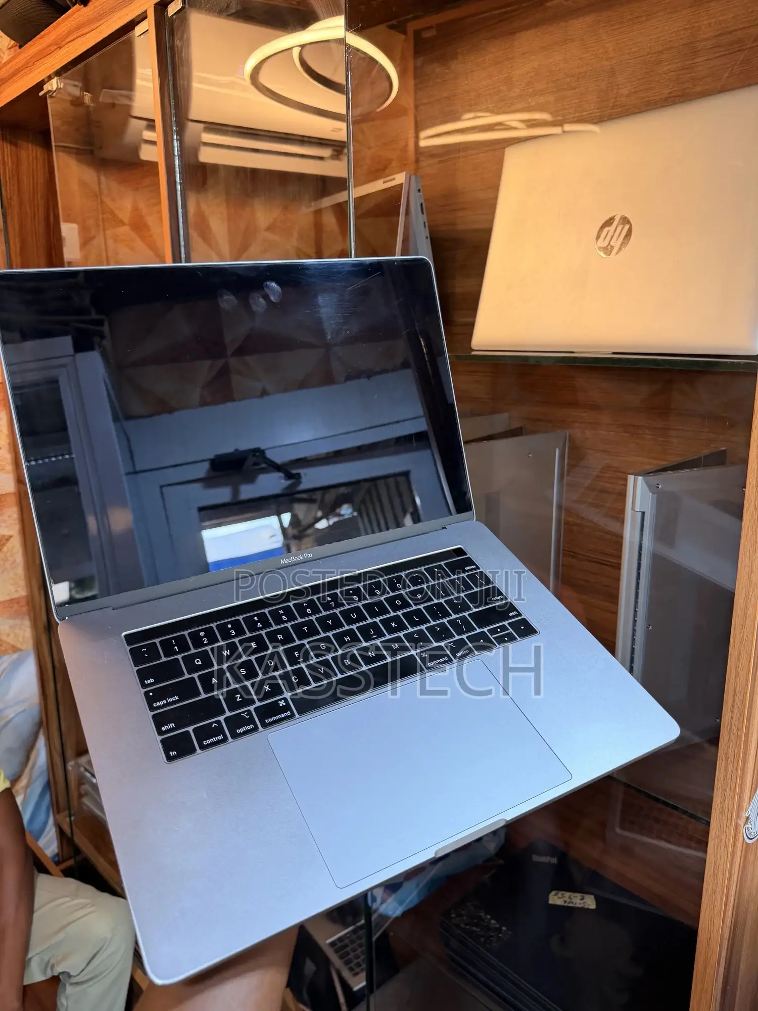 Laptop Apple MacBook Pro 2018 16GB Intel Core I7 SSD 256GB