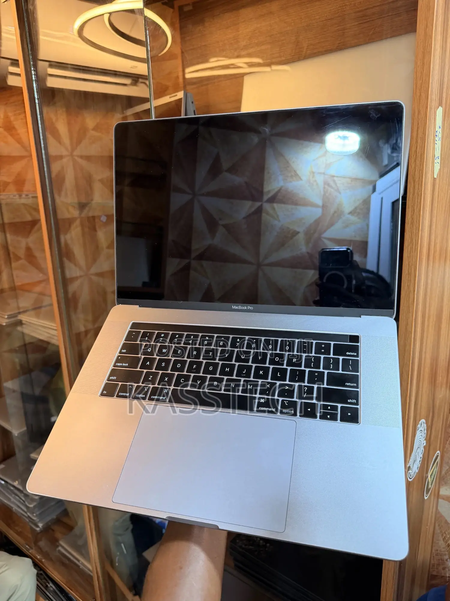 Laptop Apple MacBook Pro 2018 16GB Intel Core I7 SSD 256GB