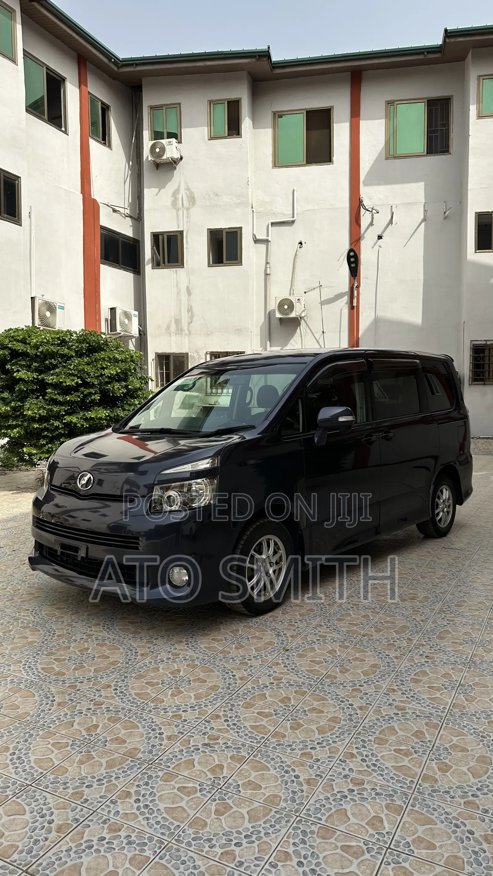 Toyota Voxy 2010 Black