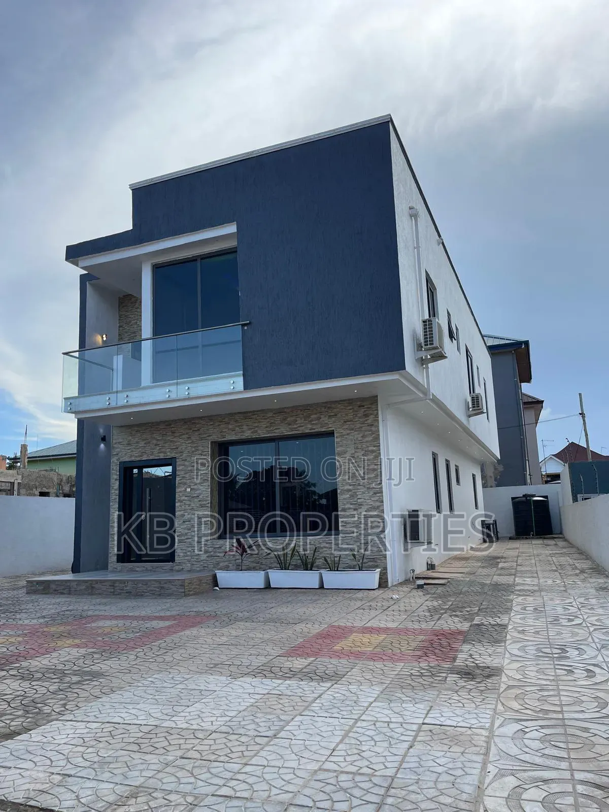 4bdrm Townhouse/Terrace in Kb Properties, East Legon for sale