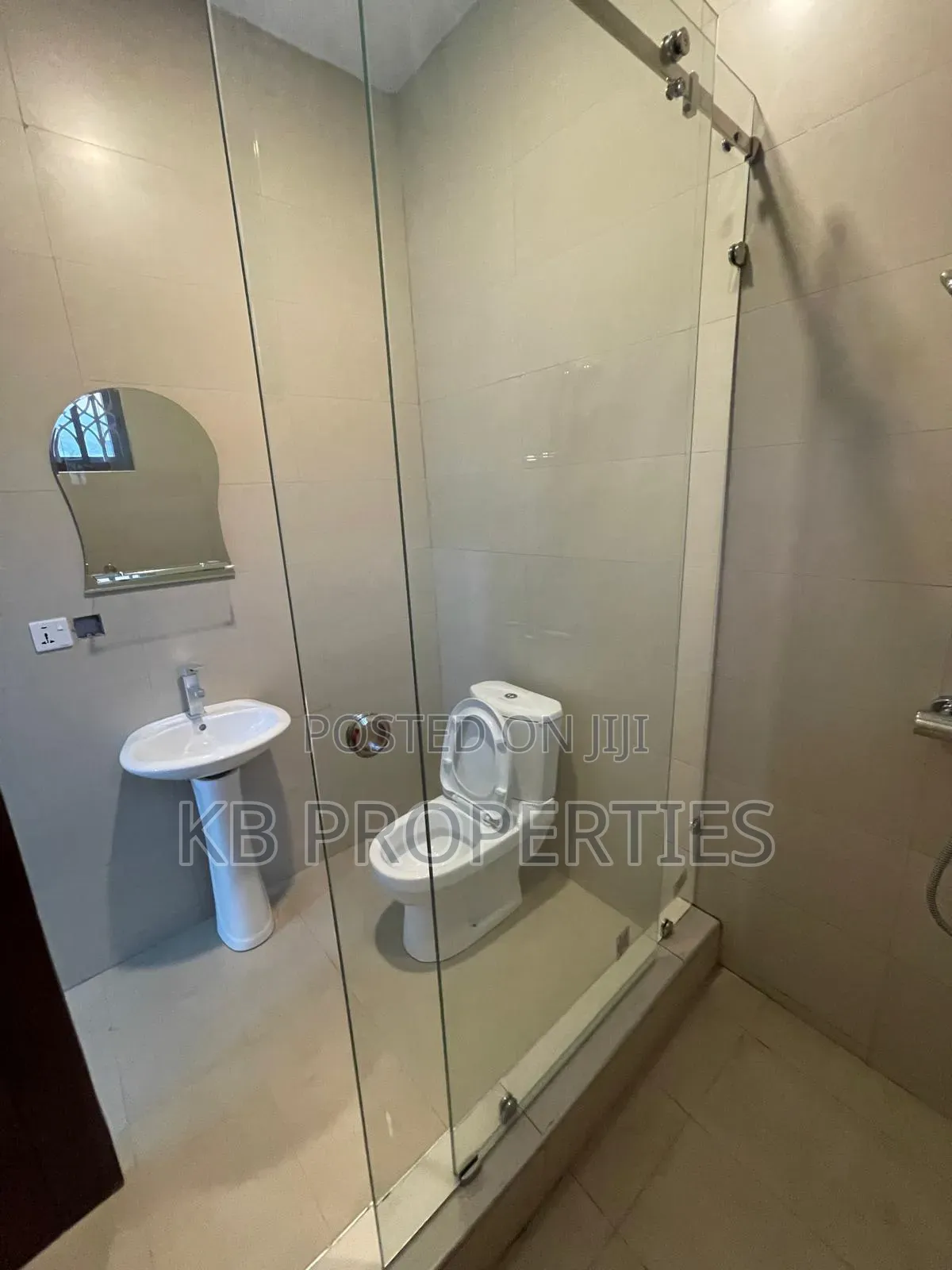 4bdrm Townhouse/Terrace in Kb Properties, East Legon for sale