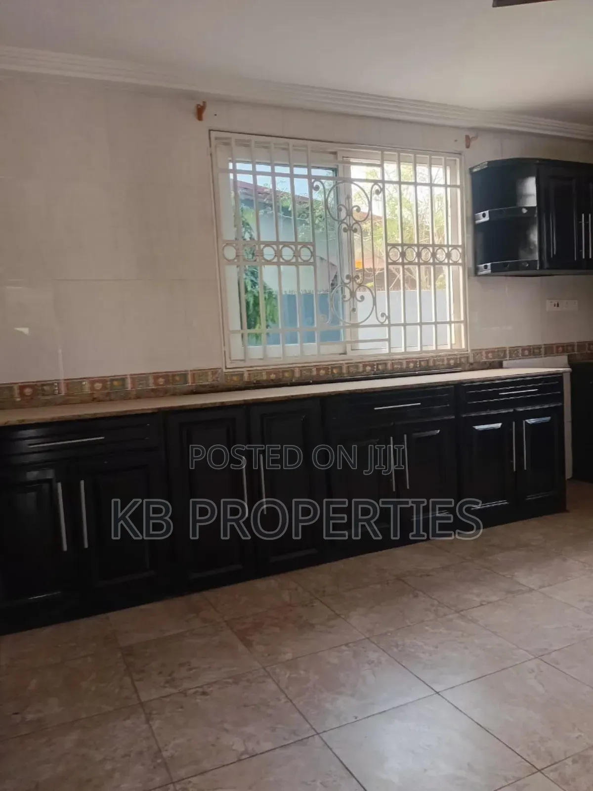 5bdrm Mansion in Kb Properties, Spintex for rent