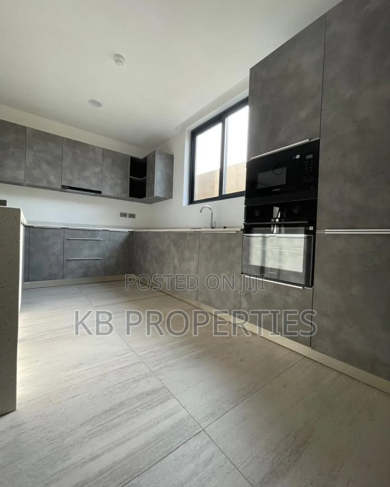 4bdrm Townhouse / Terrace in Kb Properties, East Legon for rent