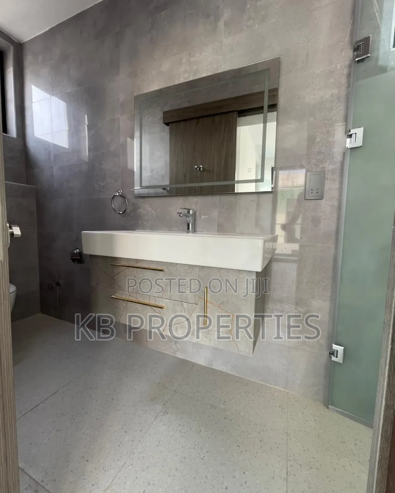4bdrm Townhouse / Terrace in Kb Properties, East Legon for rent