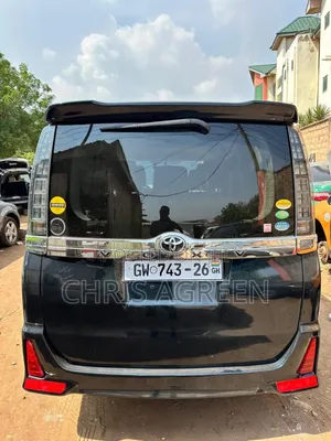 Toyota Voxy 2016 Gray