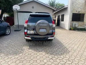 Toyota Land Cruiser Prado 2011 Gray