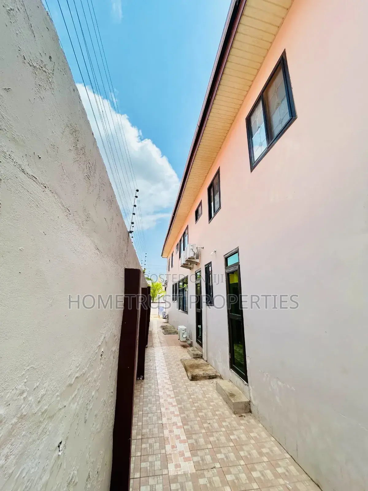 7bdrm Mansion in Hometrust Properties, East Legon for sale