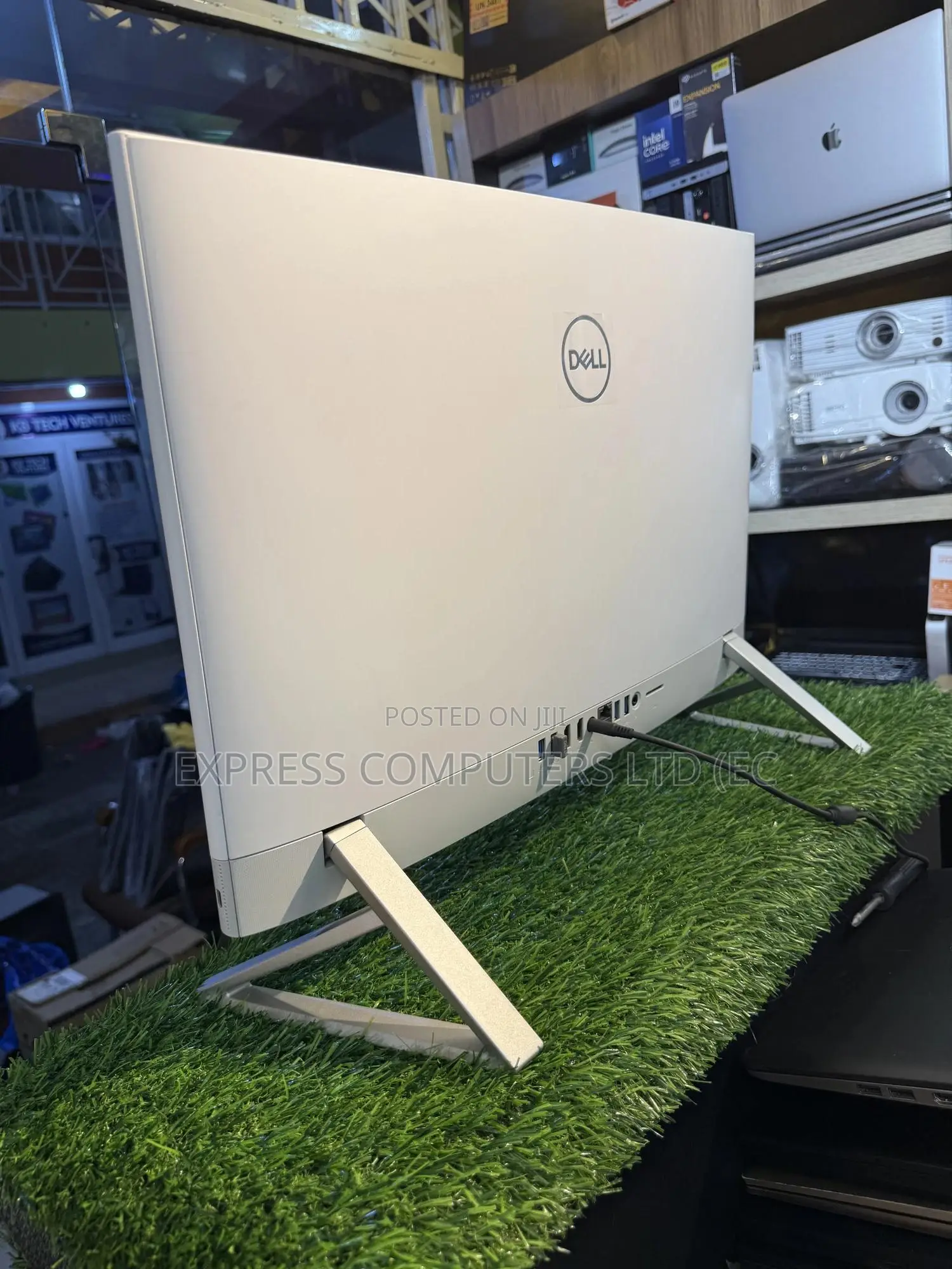 Dell Inspiron 24 5000 16GB Intel Core i5 SSHD (Hybrid) 1T