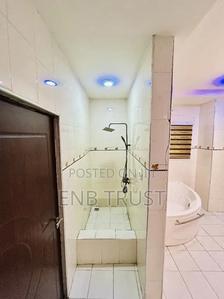 7bdrm Duplex in East Legon, Police Station for sale