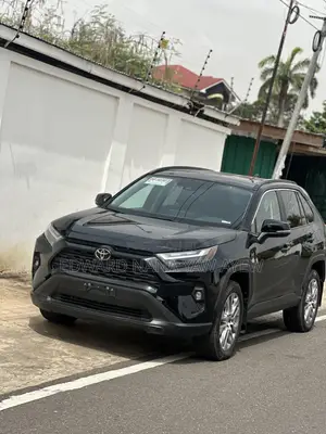 Toyota RAV4 XLE 2025 Black
