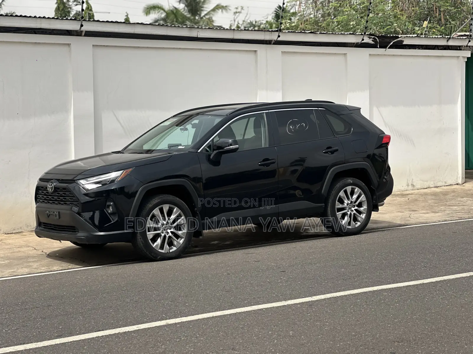 Toyota RAV4 XLE 2025 Black