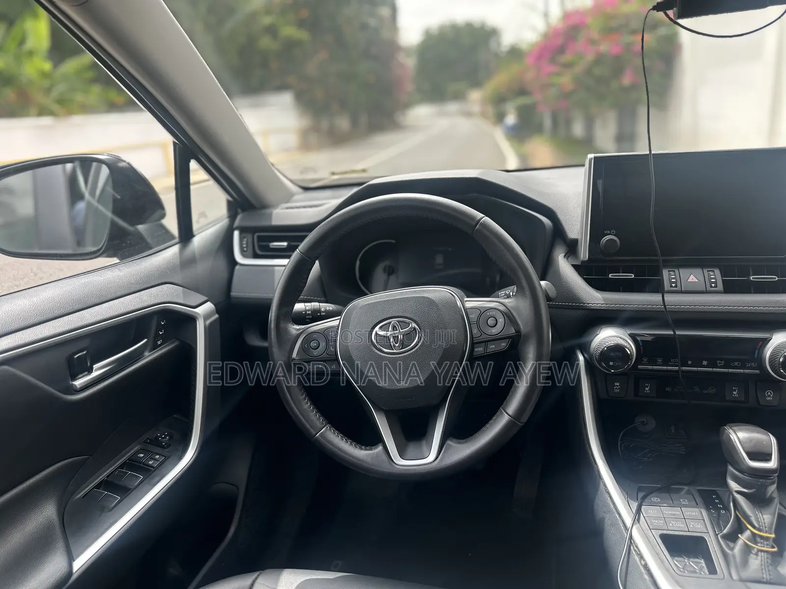 Toyota RAV4 XLE 2025 Black