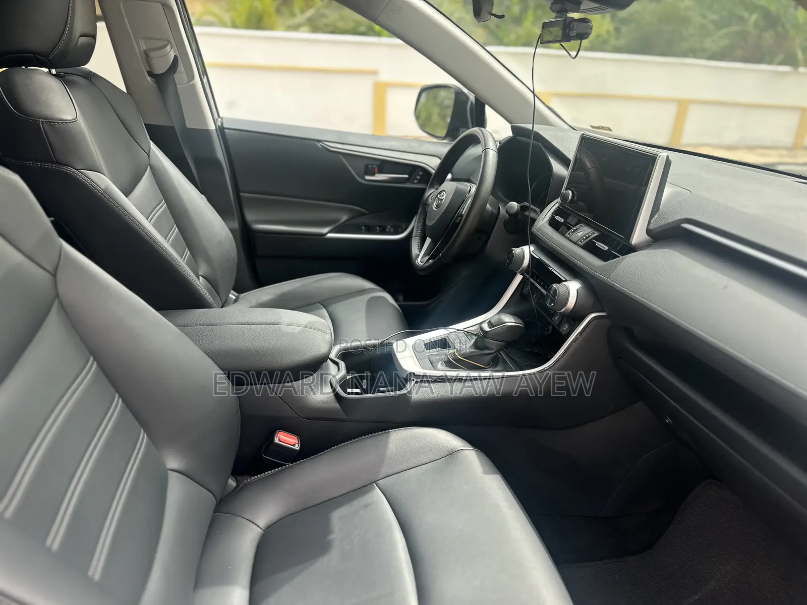 Toyota RAV4 XLE 2025 Black