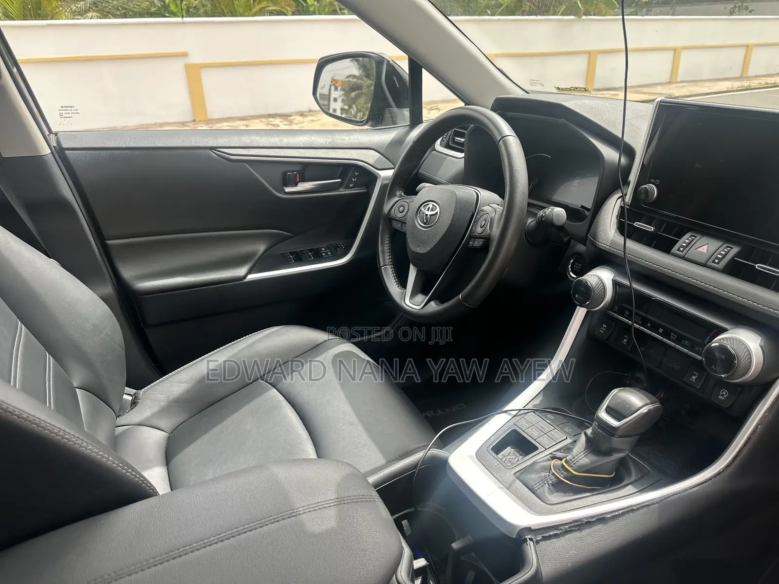Toyota RAV4 XLE 2025 Black