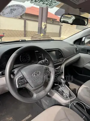 Hyundai Elantra SE 2018 White