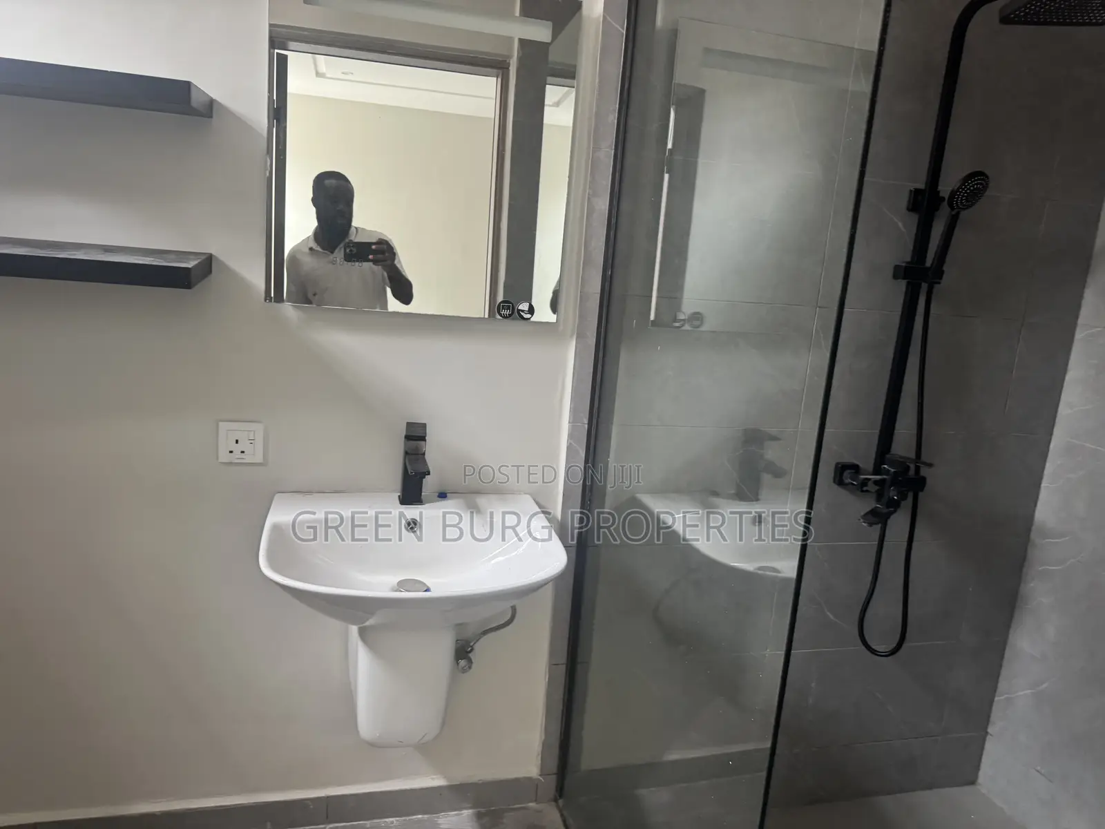 2bdrm Apartment in Green, East Legon for rent