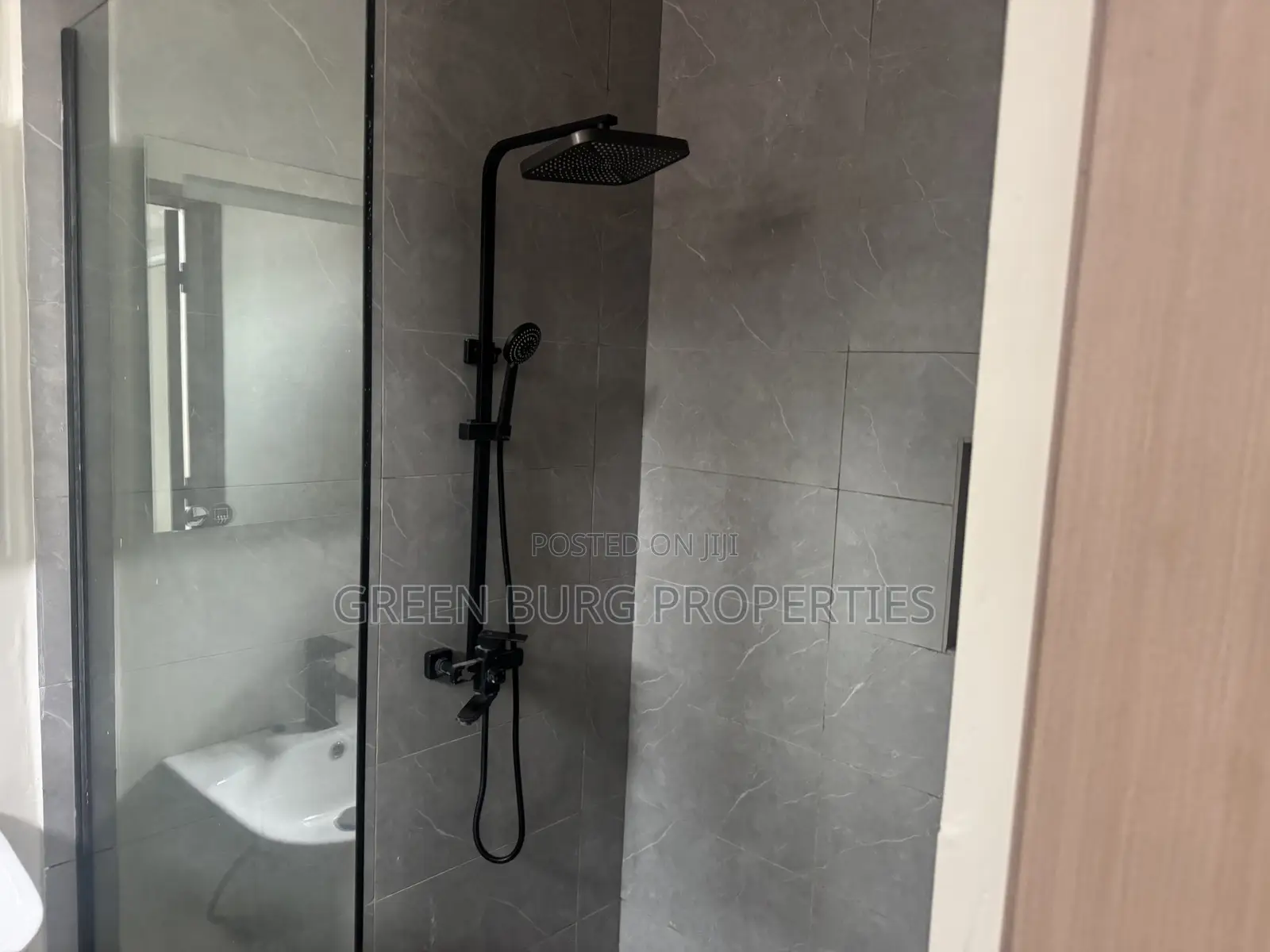 2bdrm Apartment in Green, East Legon for rent