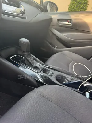 Toyota Corolla LE 2021 Silver