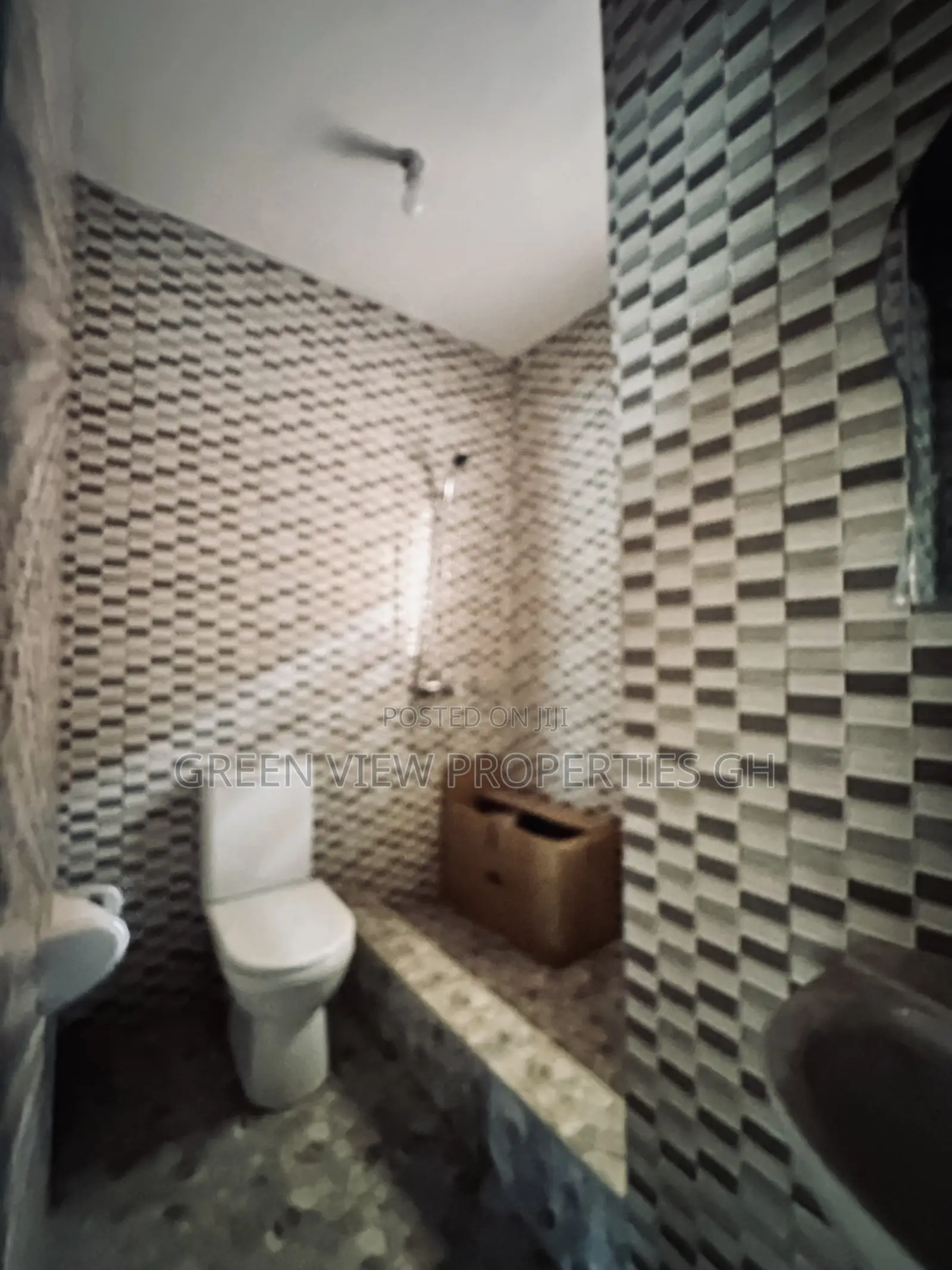 1bdrm Room & Parlour in West Hills Mall Area for rent