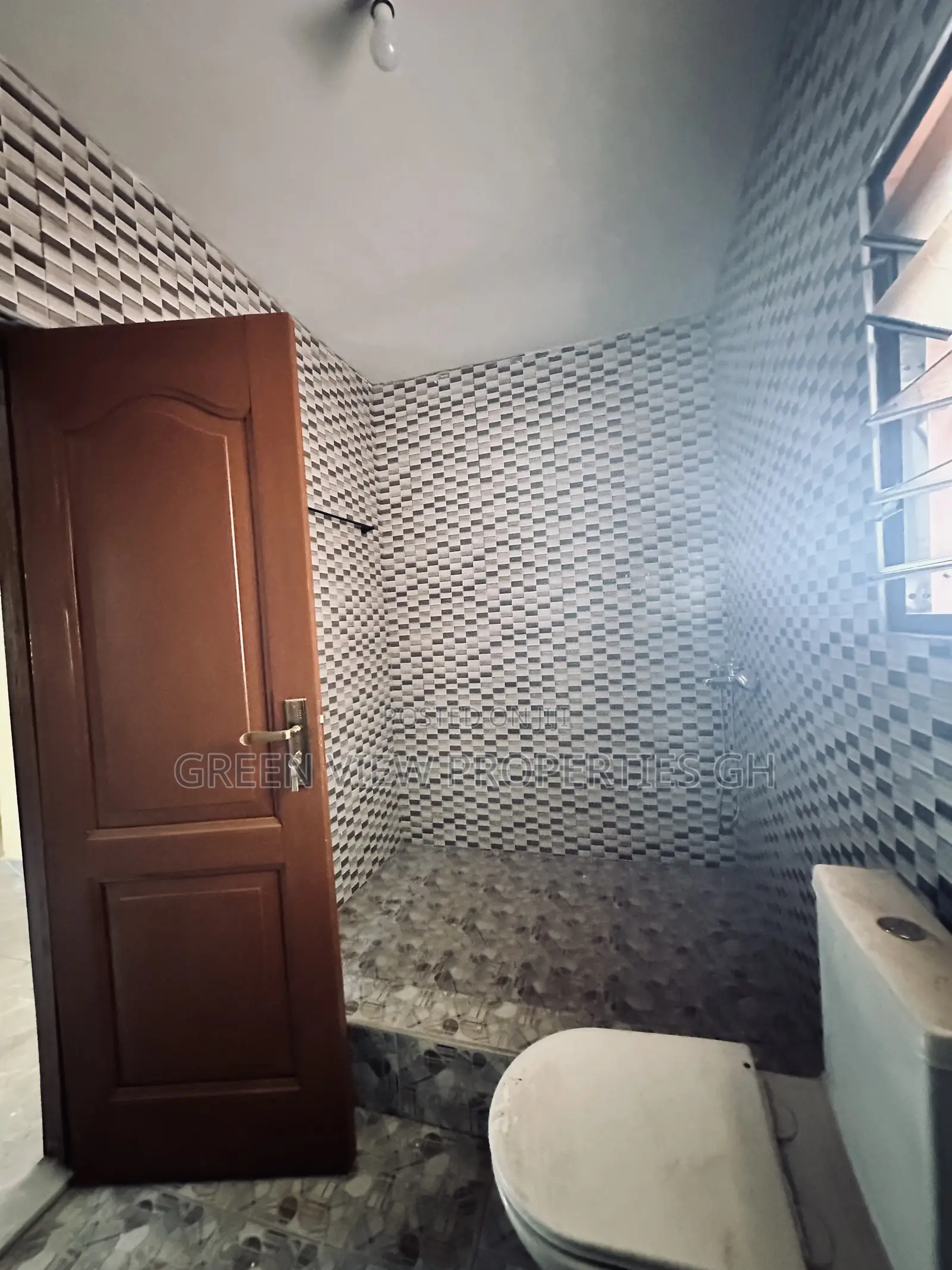 1bdrm Room & Parlour in West Hills Mall Area for rent