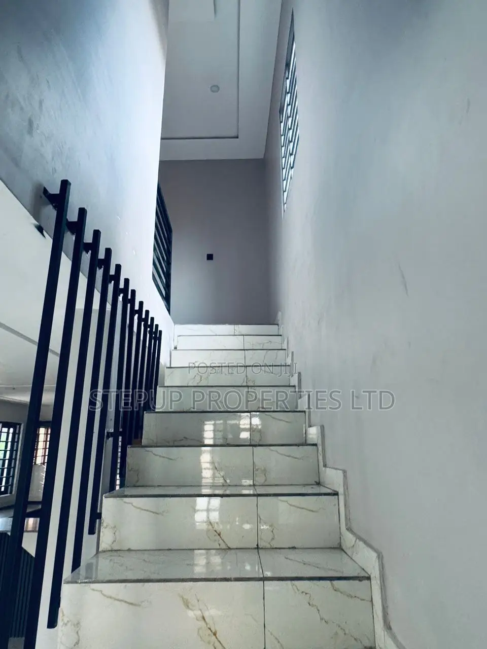 3bdrm Townhouse / Terrace in Lakeside for rent