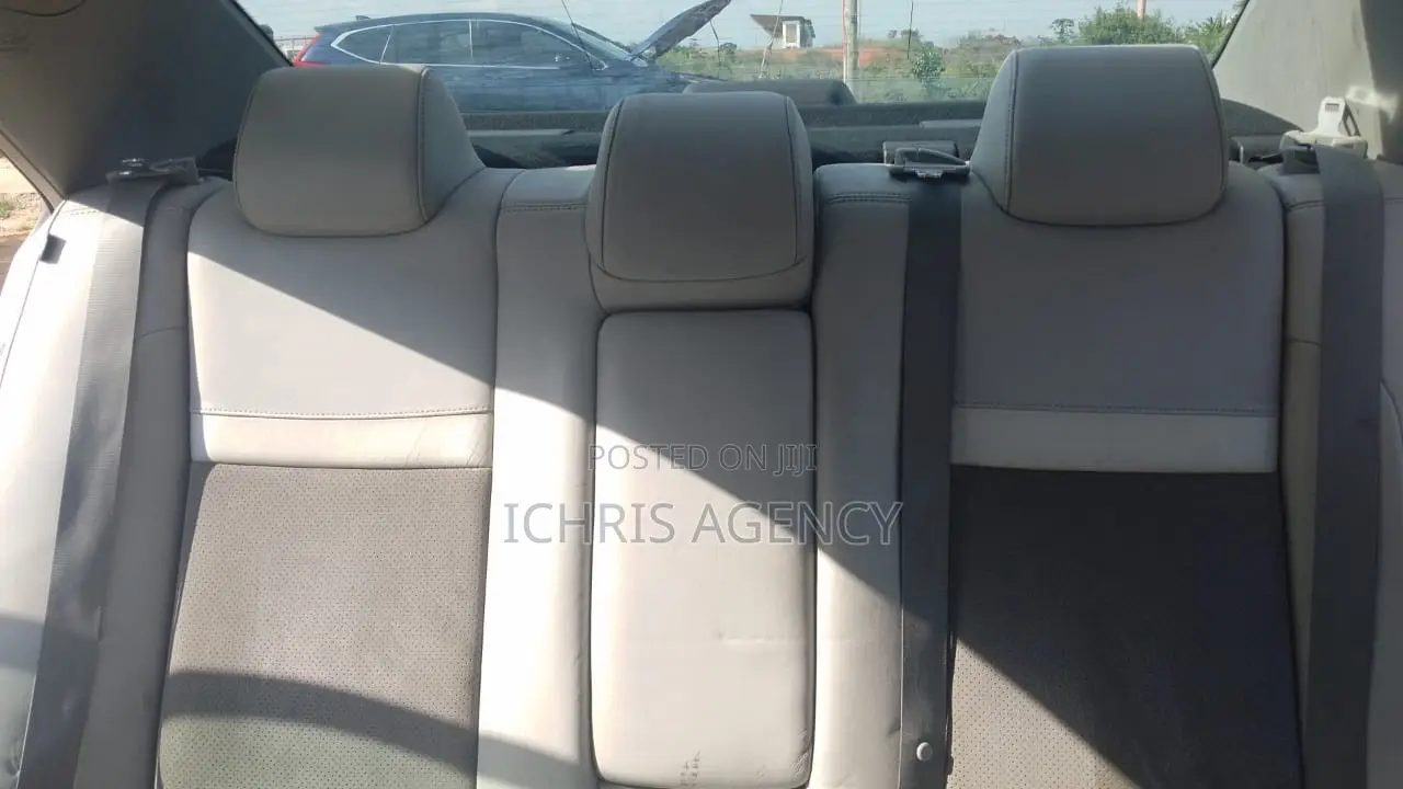 Toyota Camry XLE 4dr Sedan (2.5L 4cyl 6A) 2014 Silver