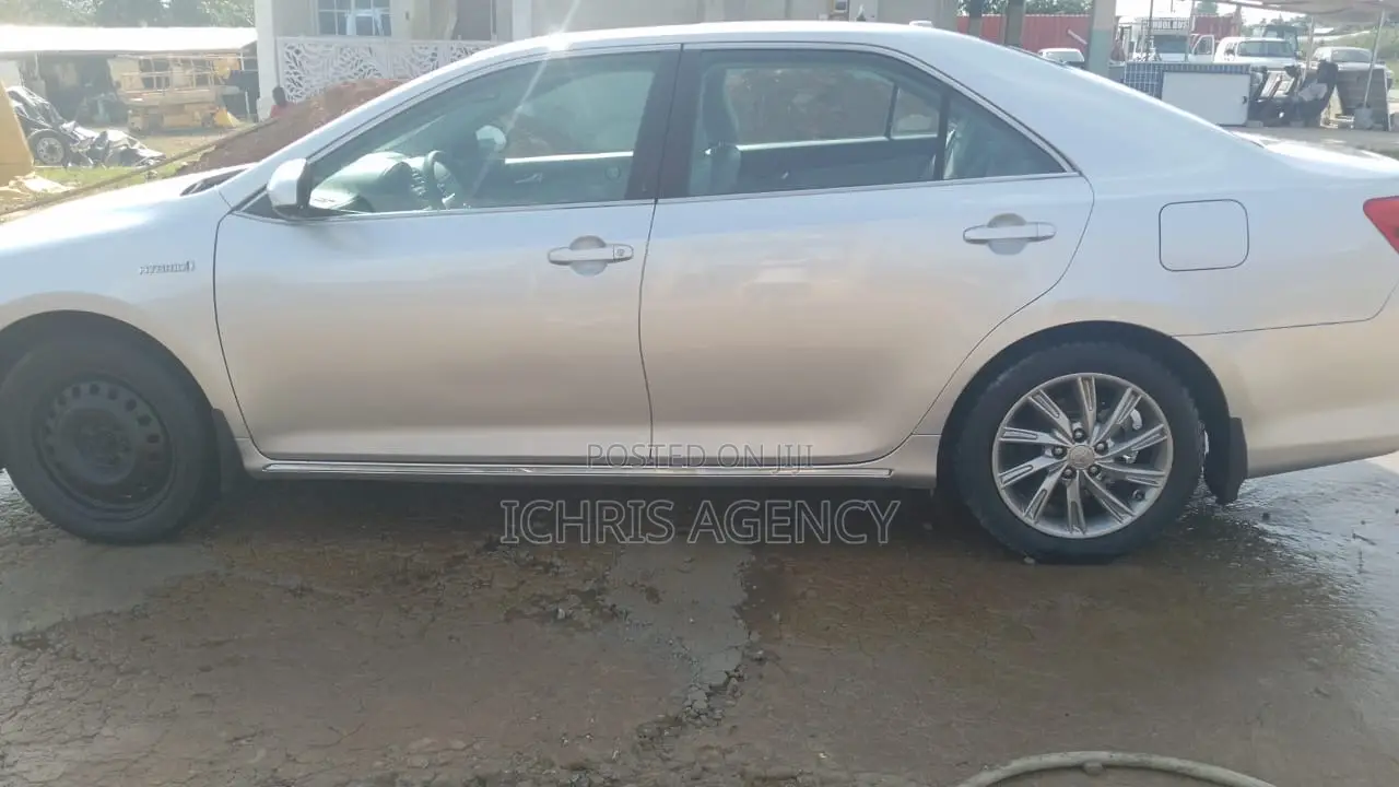 Toyota Camry XLE 4dr Sedan (2.5L 4cyl 6A) 2014 Silver
