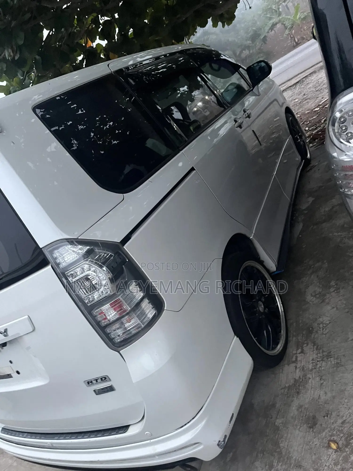 Toyota Voxy 2012 White