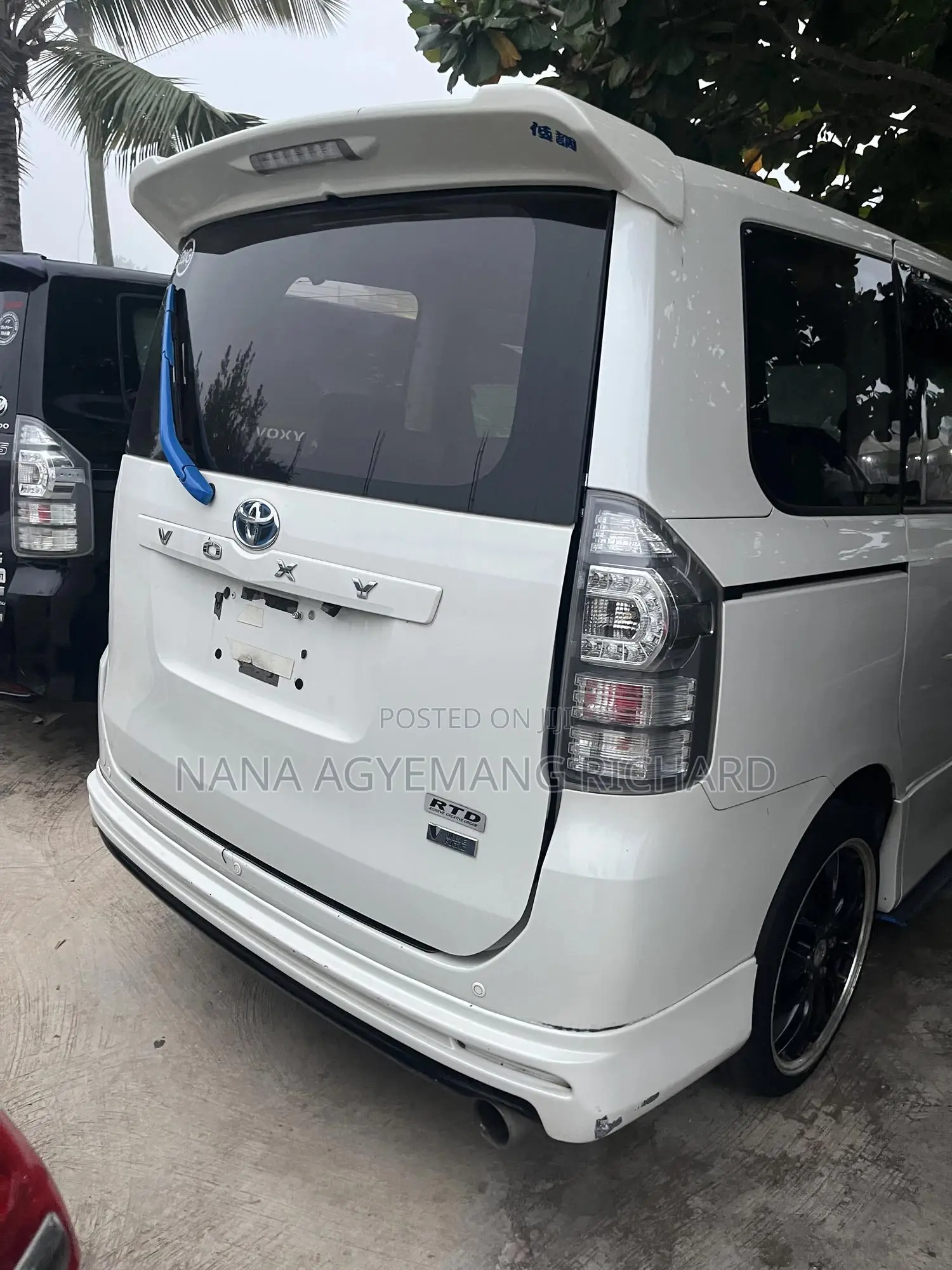 Toyota Voxy 2012 White