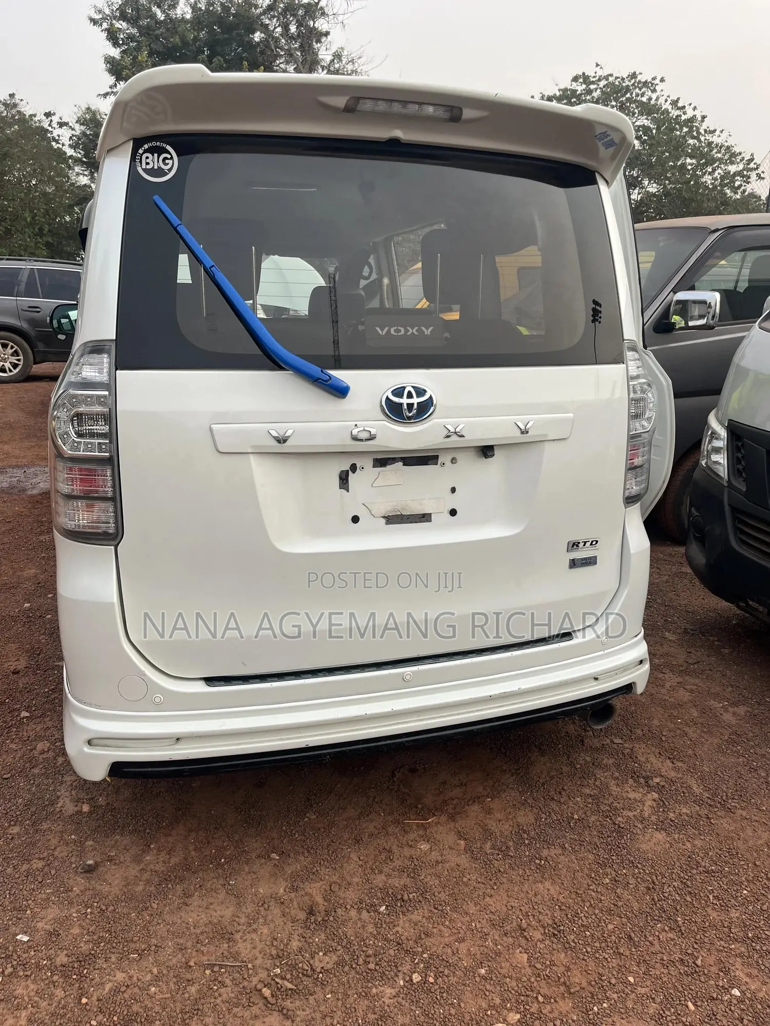 Toyota Voxy 2012 White