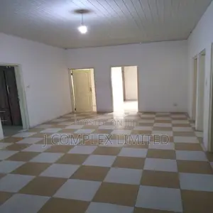 3bdrm Apartment in Nyaniba Estate for rent