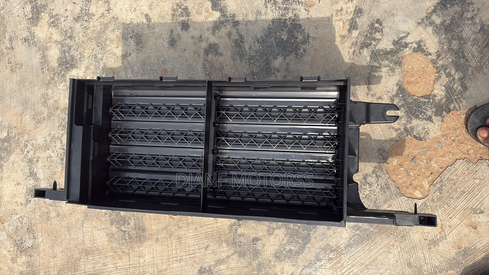 Ford F-150 2018-2020 Shutter Grille With Motor
