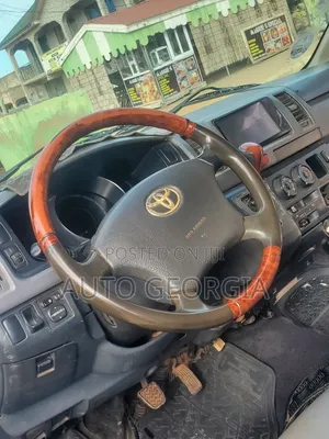 Toyota HiAce 2013 Black