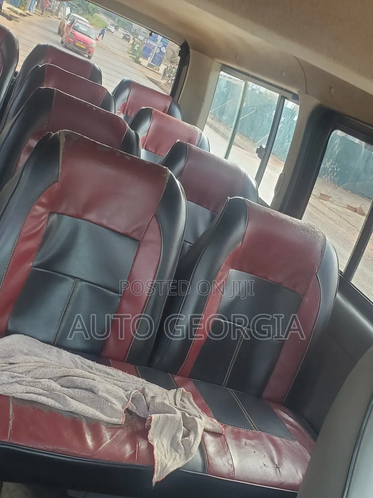 Toyota HiAce 2013 Black