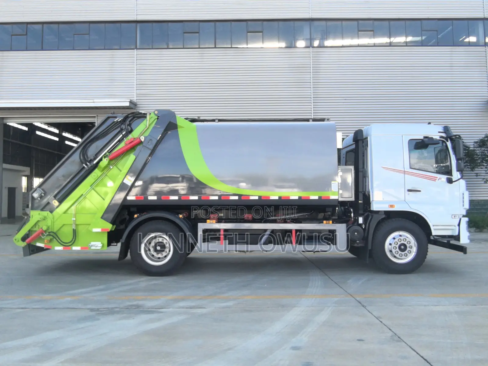 Customized Water Tanker, Garbage and Construction Trucks From China