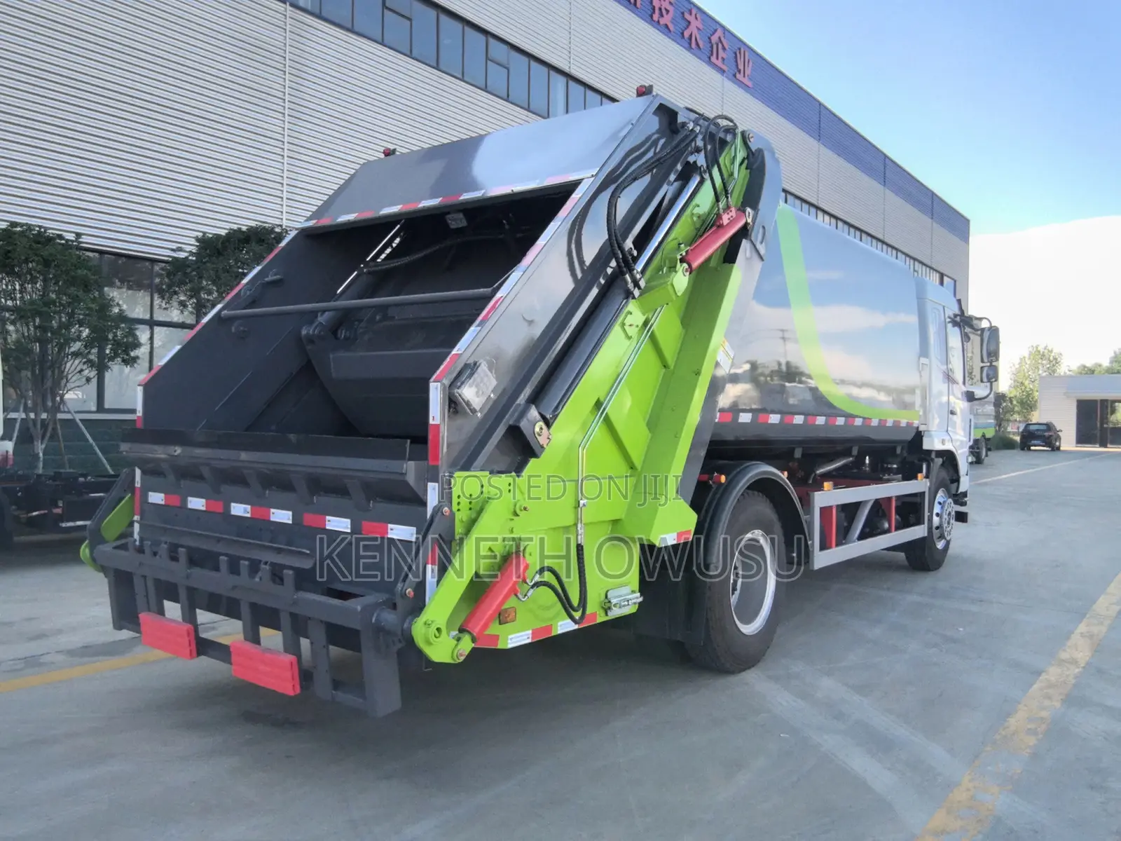 Customized Water Tanker, Garbage and Construction Trucks From China