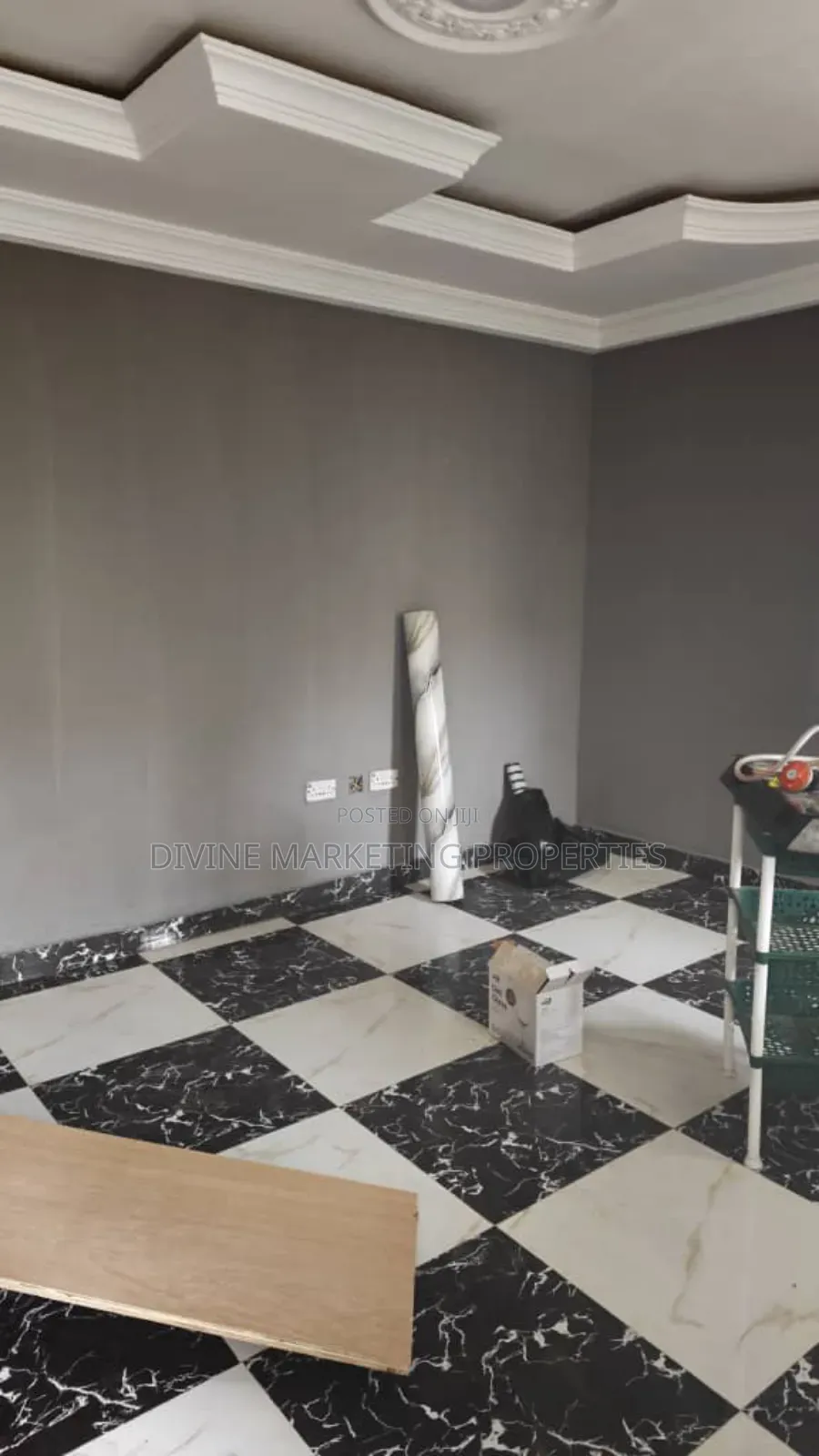 9bdrm Apartment in Ashongman, Ashomang Estate for sale