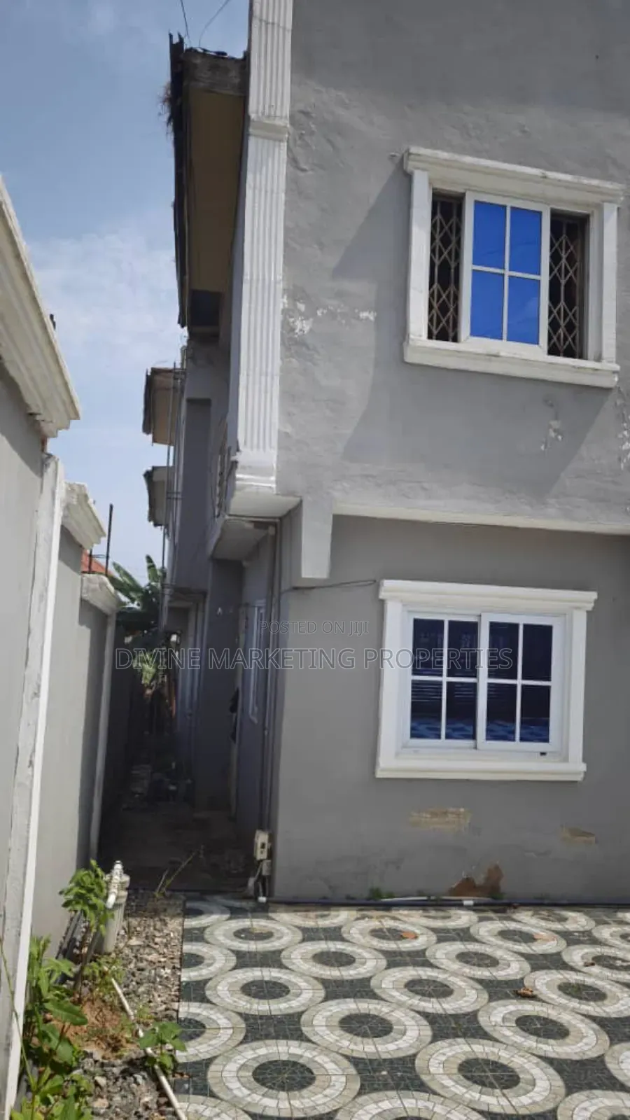 9bdrm Apartment in Ashongman, Ashomang Estate for sale